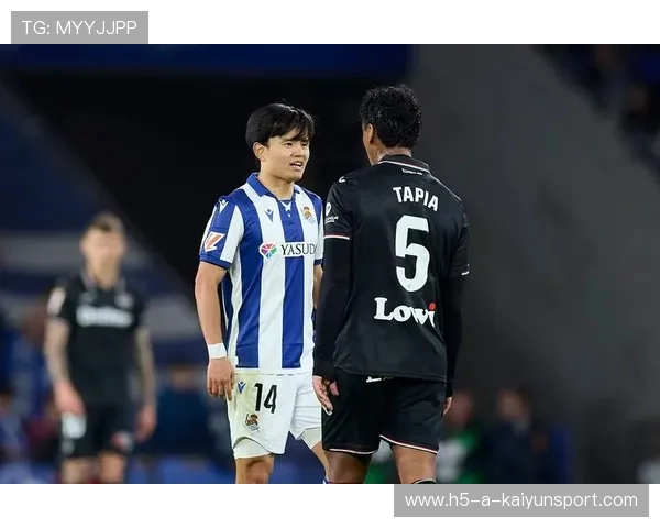 久保建英低平球扫向门前 久保建英低平球扫向门前